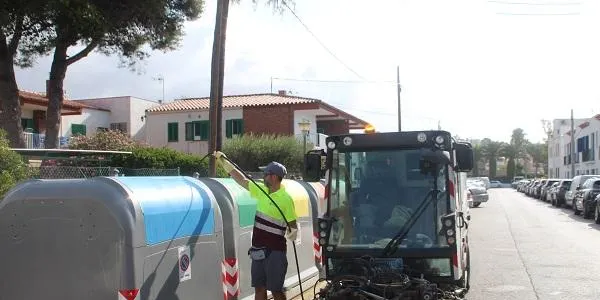 Balanç positiu del funcionament del reforç de neteja dels contenidors i recollida de la brossa a Altafulla