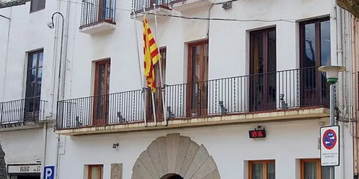 L’Ajuntament d’Arenys de Munt torna a posar la bandera espanyola