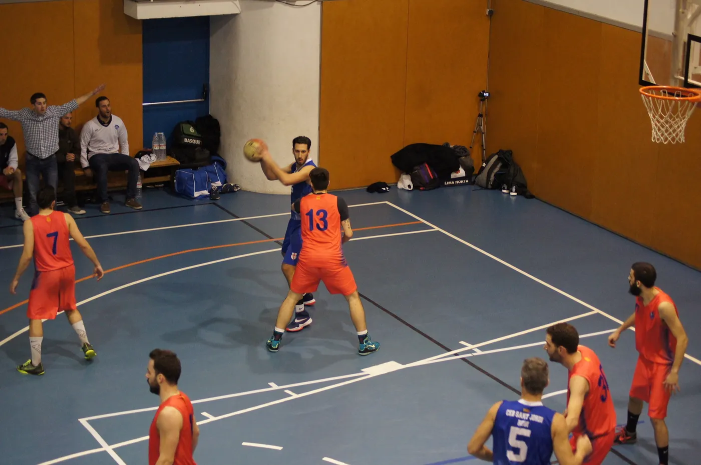 Partit estrany el que es va viure a l'escola Montserrat el passat dissabte