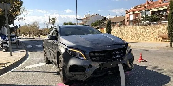 Tres vehicles implicats en una col·lisió a la cruïlla de l’avinguda Marquès de Tamarit amb el carrer de Dalt d’Altafulla