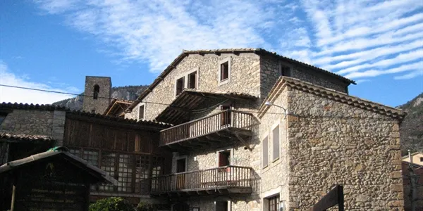 Tuixent fa una crida a famílies amb nens per portar l'alberg del poble