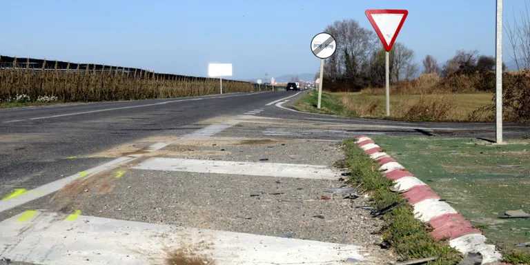 Moren tres persones en un una col·lisió entre un totterreny i un camió a la Fuliola