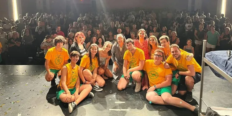 'Campamento la Brújula': èxit de públic i èxit d'interpretació