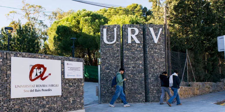 La seu de la URV del Baix Penedès té una nova entrada principal, millors accessos i noves zones de descans