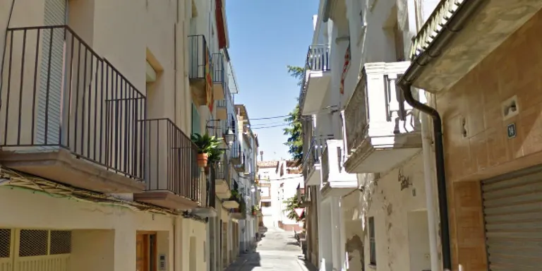 Arranjaran el carrer Castell d'Agramunt, un dels més antics de la Vila