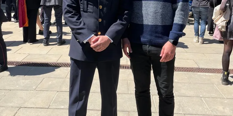 Dos agents de la Policia Local de Solsona reben una felicitació el Dia de les Esquadres