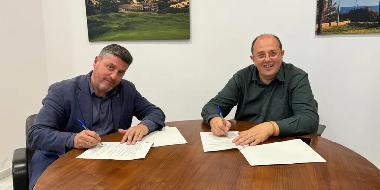 Arenys de Mar i Sant Vicenç de Montalt signen el conveni per la gestió de la Riera de Torrentbó