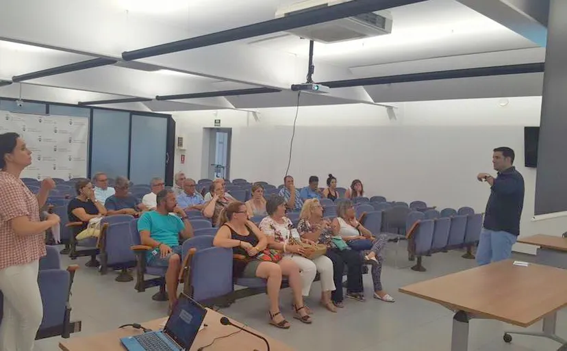 Presentació a les AAVV de Pineda del Pla Participatiu de Millores als Barris, dotat amb 420.000