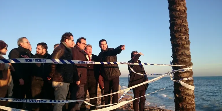 El conseller Josep Rull visita el Passeig Marítim de Pineda afectat pel temporal de mar
