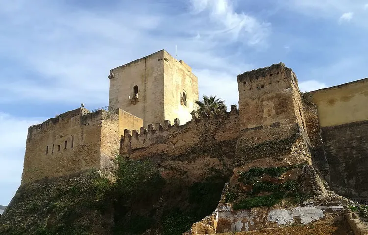 La Junta de Andalucía da el visto bueno a la restauración del lienzo norte de la muralla del castillo de Utrera