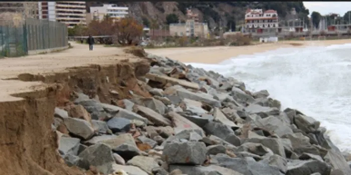 El temporal de vent i mala mar deixa el seu rastre a Arenys de Mar
