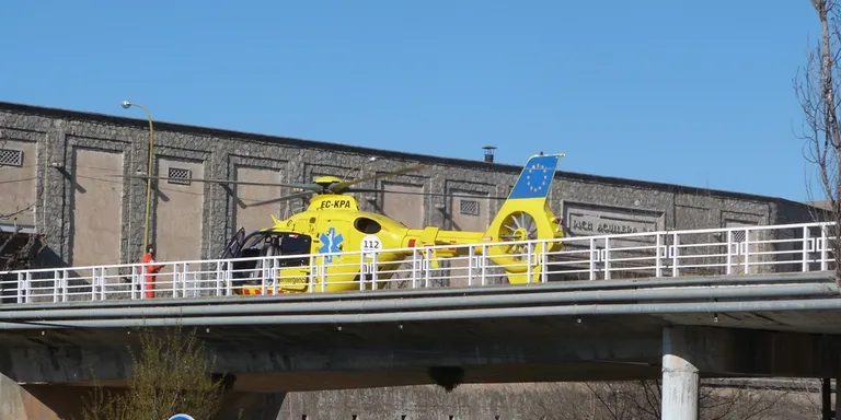 Un helicòpter d'emergències ha aterrat al pont de Cadmo