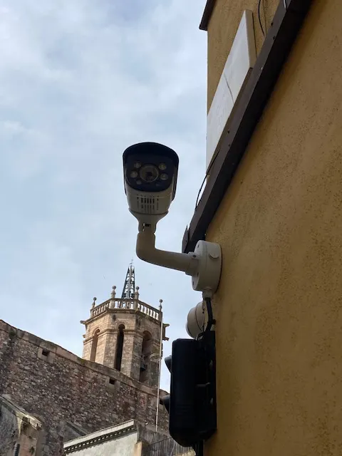 El centre històric de Caldes incorpora un sistema de càmeres de vídeovigilància per regular l’accés dels vehicles