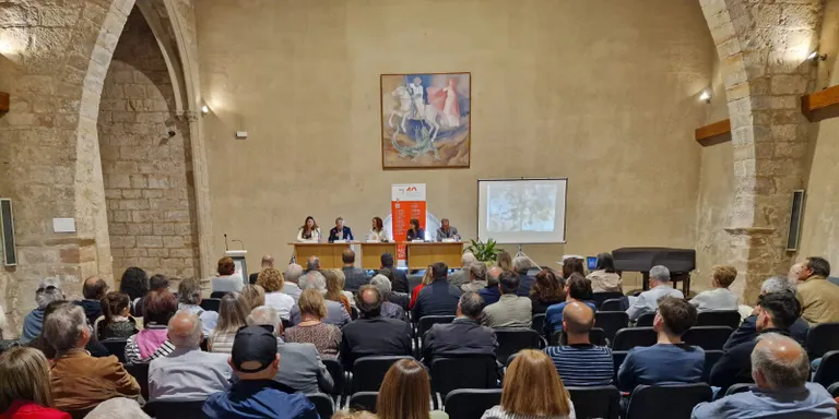 L'Ajuntament reclamarà a la Generalitat que netegi les roques de l'interior del port