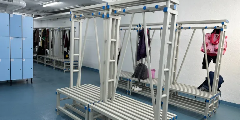 Els vestidors de la piscina vella tornen a estar operatius
