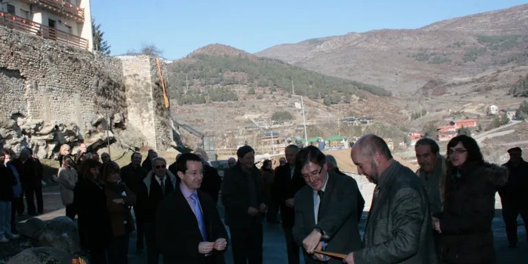 Ausàs inaugura la remodelació del carrer de sota Muralla de Bellver