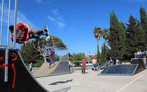 L’Skate Park d’Altafulla ja disposa d’un nou ‘half pipe’ i d’un ‘grind box’