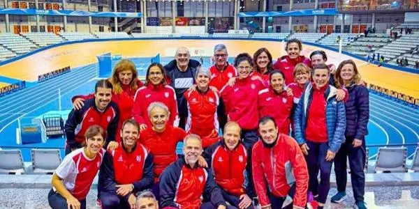 Marta Camps i Elena Rodríguez obtenen la 4a plaça en el Campionat d’Espanya de Clubs Màster Short Track amb el Barcelona Atletisme