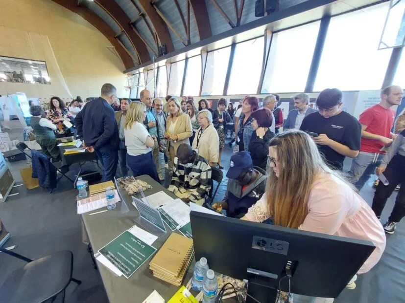 Valls acull la primera Fira de l’Ocupació