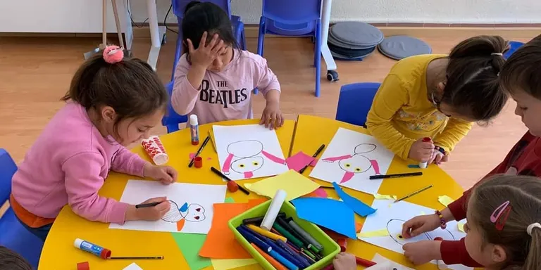L’Ajuntament i el Departament d’Ensenyament acorden 79 places d’I3 a les escoles públiques