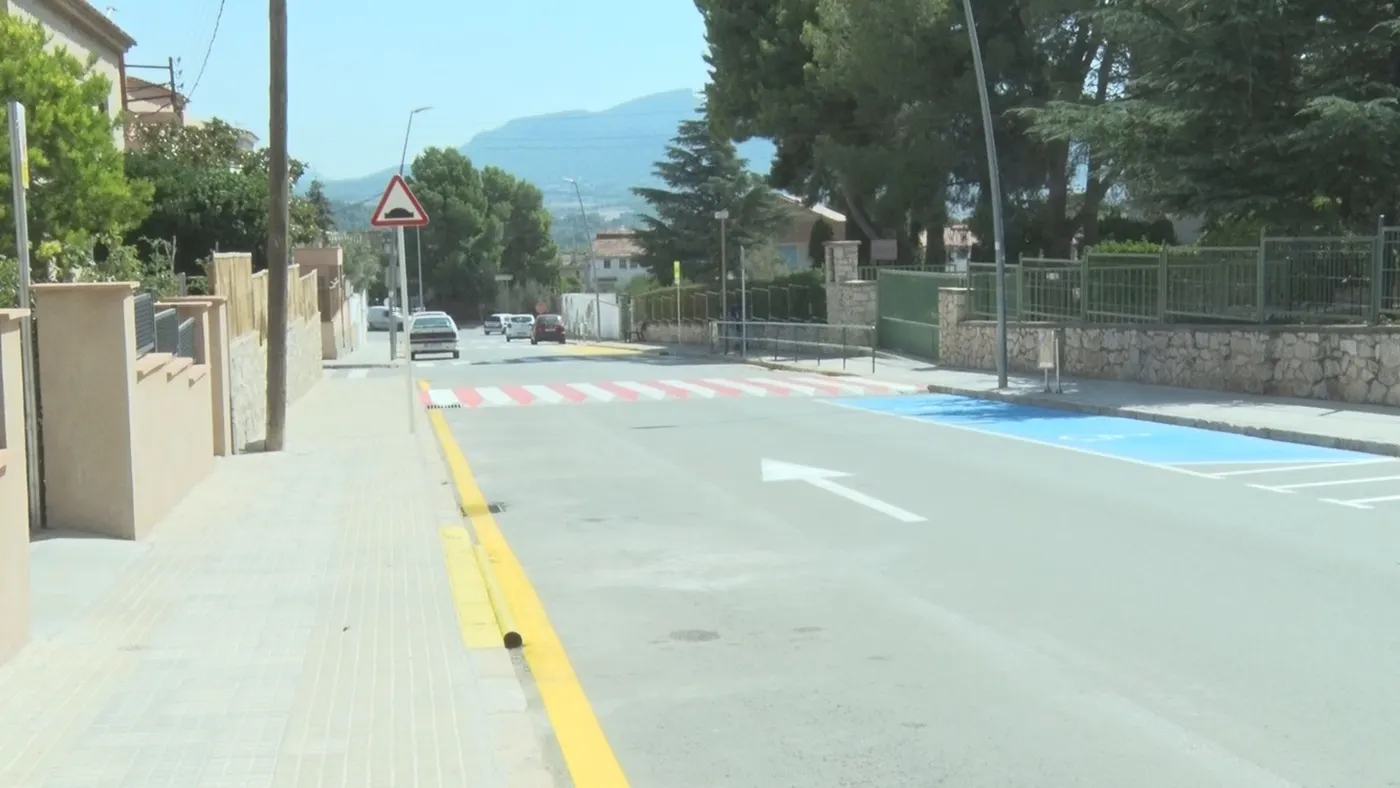 La caseja ja s'ha instal·lat davant la plaça de l'Església