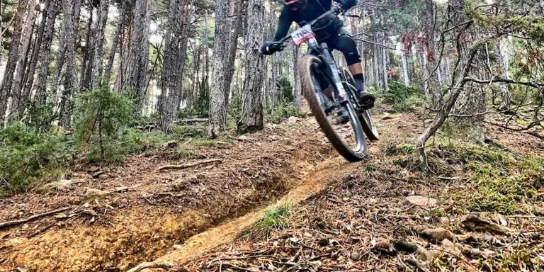 CICLISME: Ares Masip i Àlex Isca guanyen la Super Enduro Arfa de BTT