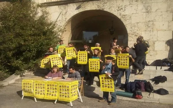 Representants de partits, sindicats i usuaris denuncien la privatització encoberta del sistema públic de salut a Tarragona