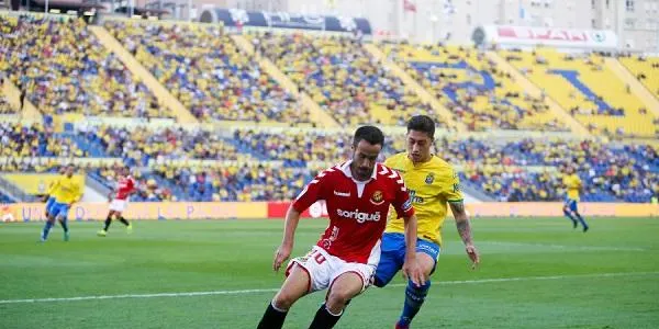El Nàstic cau golejat a Las Palmas en un partit marcat per la polèmica