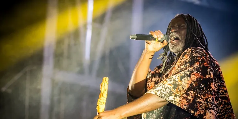 DEMÉSENLLÀ 827: Tiken Jah Fakoly