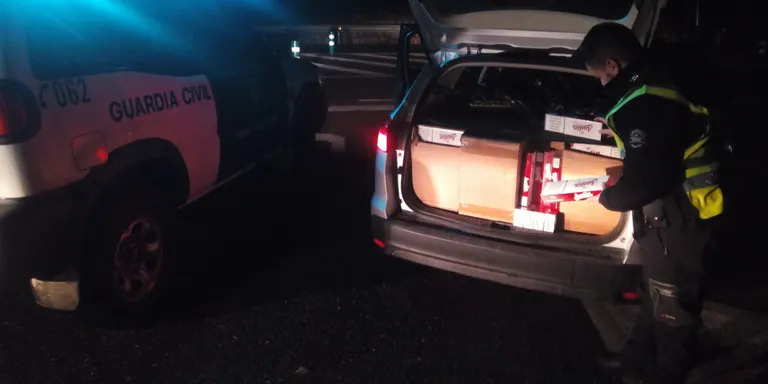 Comís de 3.500 paquets de tabac en un control a Oliana
