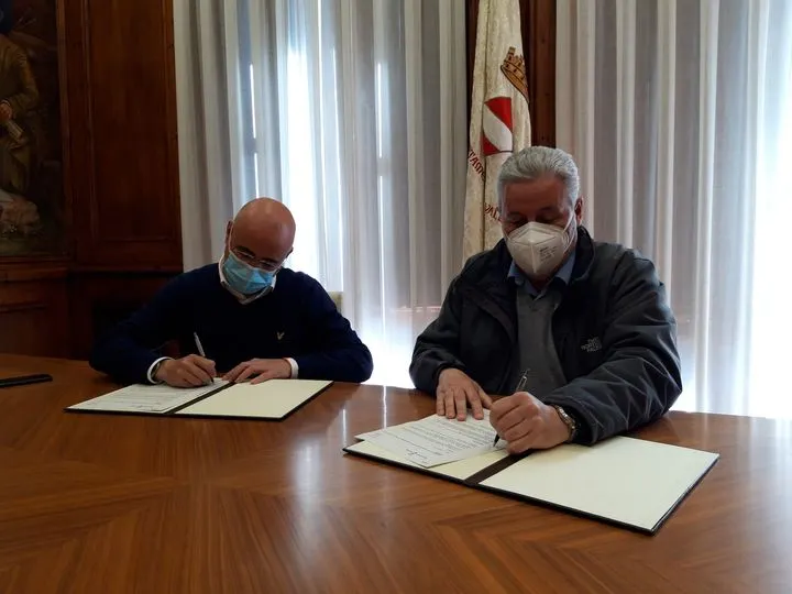 L’Associació Egueiro col·labora en els preparatius de la favatada