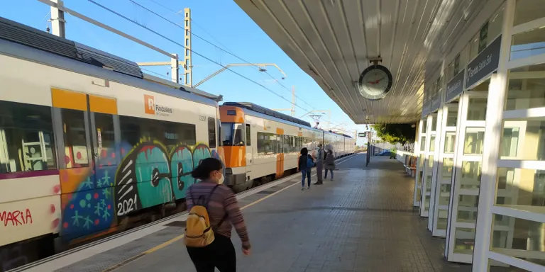 Detingut el presumpte autor de dos furts i un robatori a l'estació de RENFE d'Arenys