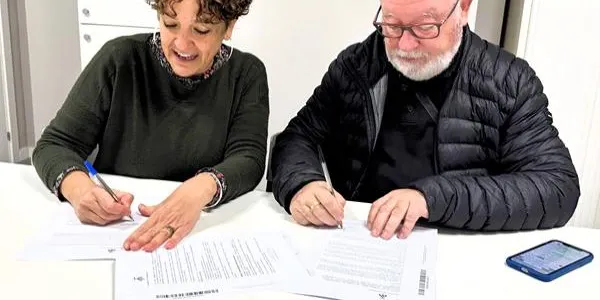 L'Ajuntament de Torredembarra i Càritas reforcen el seu compromís social amb la signatura d'un nou conveni