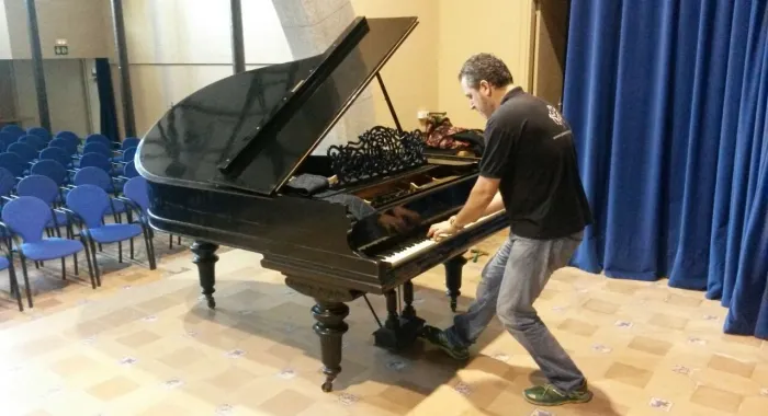 Nou piano de mitja cua a la Sala Arnau del Calisay