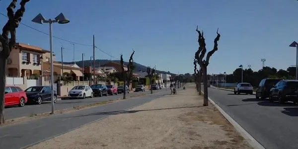 Comencen les obres de condicionament de la zona de vianants central de l’avinguda Fèlix Martorell de Roda de Berà