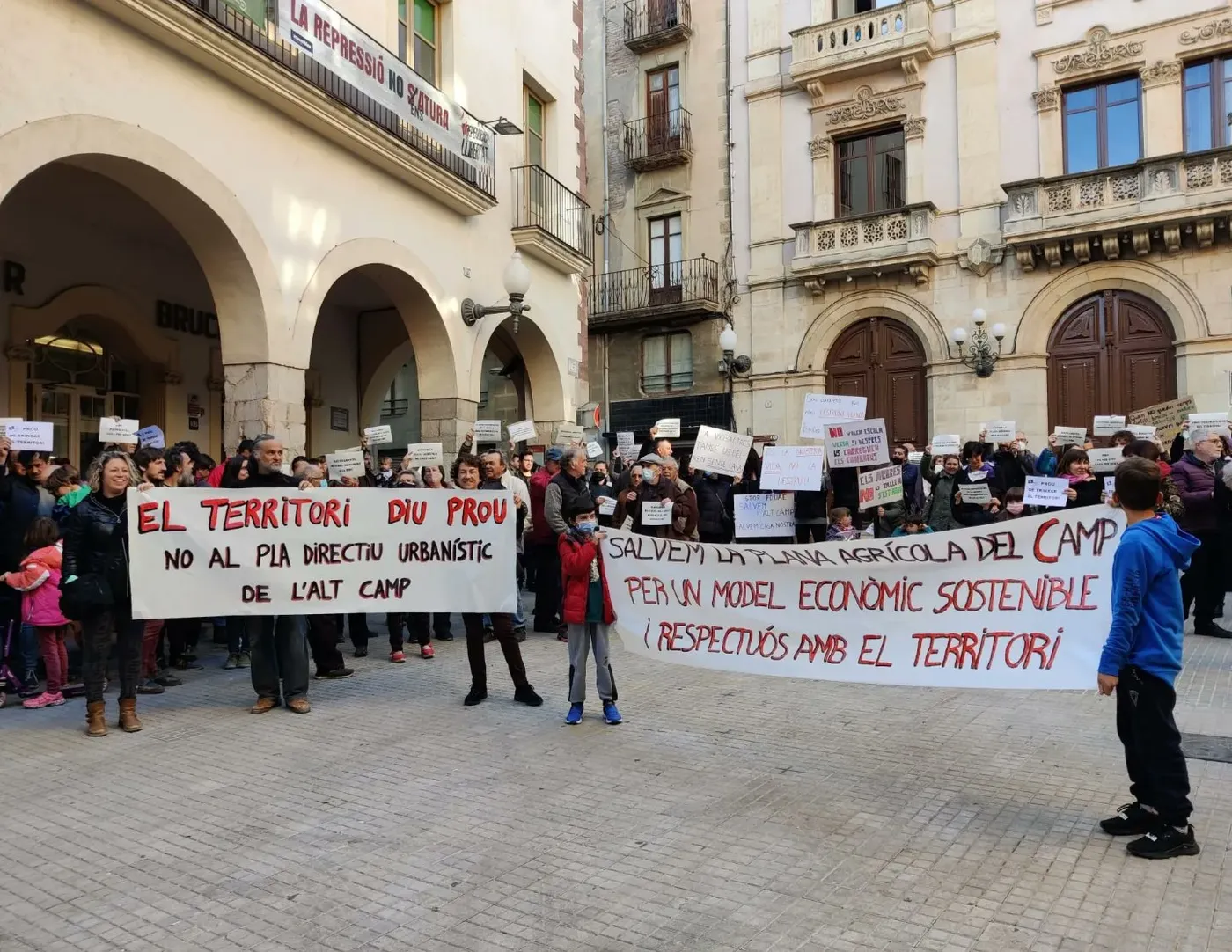 El moviment en contra del PDU de l’Alt Camp es manifesta a Valls