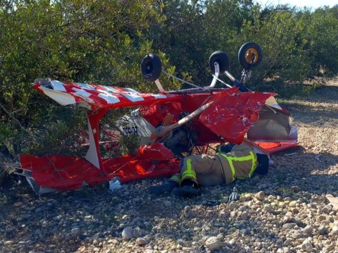 Una avioneta s’estavella en una zona agrícola de Vallmoll