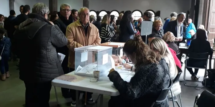 Arenys de Mar arriba al 64,03% de participació a les 18:00 hores