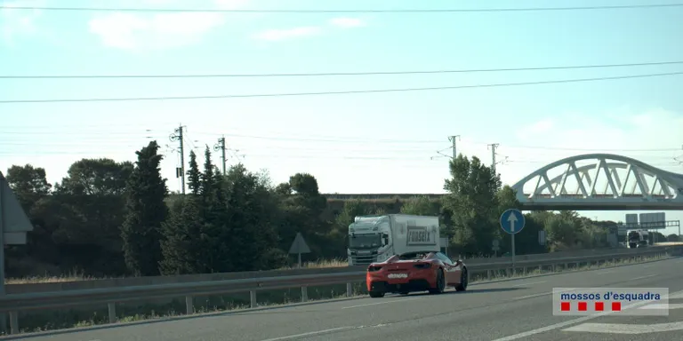 Enxampen un conductor que circulava a 215 km/h amb un cotxe d'alta gamma per l'AP-7