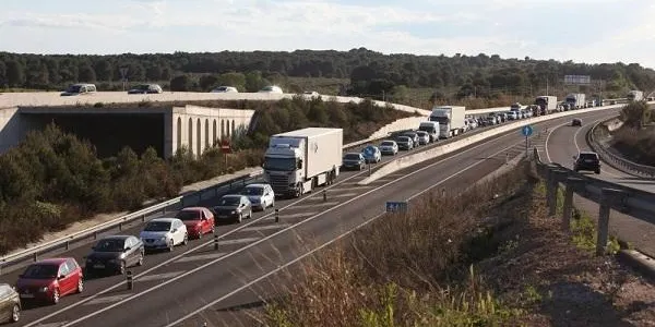 “Sí a l’autovia A7” tornarà a tallar la nacional el 6 d’octubre per reclamar l’execució immediata de la prolongació de l’A-7