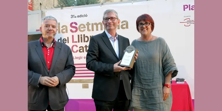 Pep Albanell recull el Premi Trajectòria a la Setmana del Llibre en Català