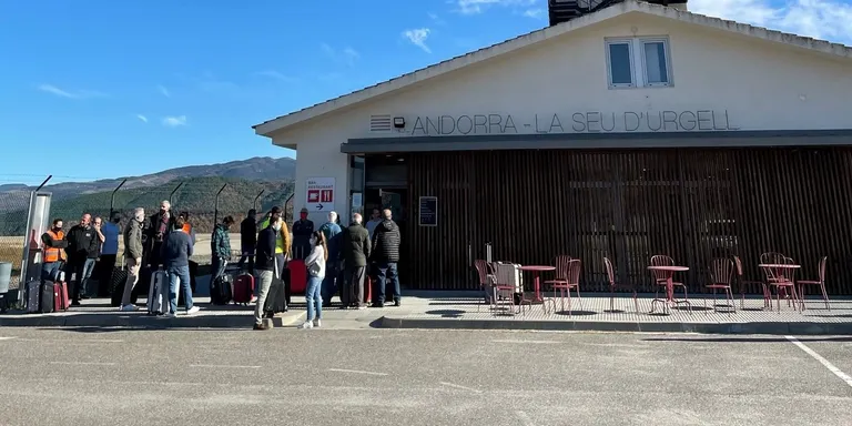 Estudien un canvi en el protocol de l'Aeroport Andorra-La Seu per evitar desviaments en dies de forta calor