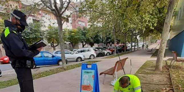 L'Ajuntament identifica i sanciona uns 30 propietaris de gossos que no recullen del carrer els excrements de les seves mascotes