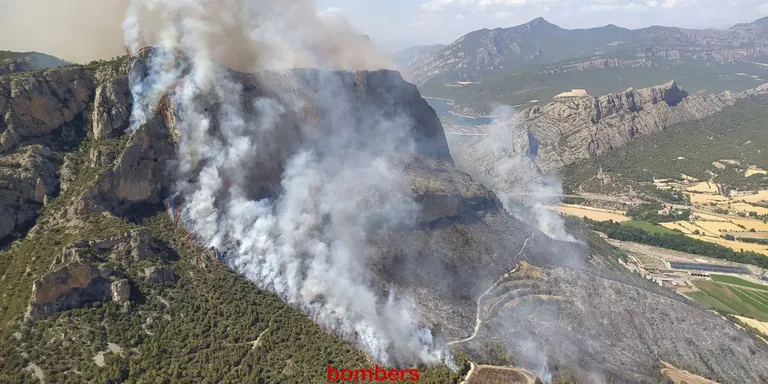 Incendi a Peramola iniciat per l'avaria d'una recol·lectora en un camp