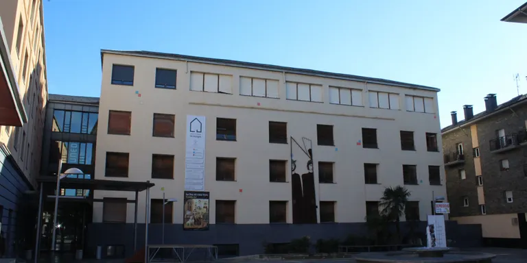 La Guàrdia Civil demana informació sobre la futura caldera de biomassa del Centre Cultural Les Monges