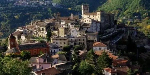 Altafulla vol potenciar que els joves de la vila coneguin Roviano i s'hi estableixin sinergies