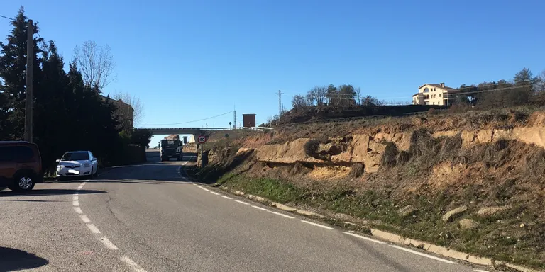 Avui comencen les obres de pacificació del trànsit a Llobera, a la connexió entre l'Hostal Nou i la plaça del poble