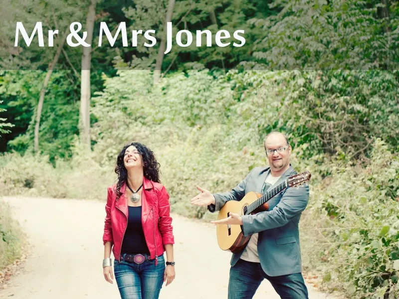 OnaCat - Mr & Mrs Jones