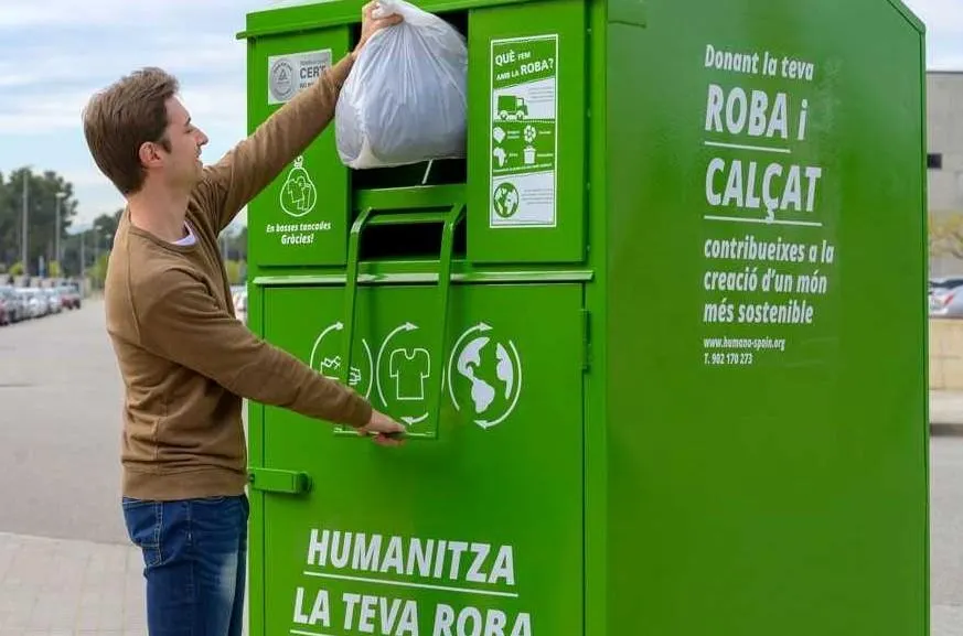 Vilassar de Mar col·labora en la reutilització de roba i calçat