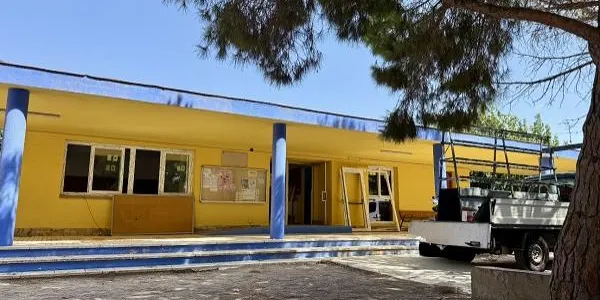 Roda de Berà renova els tancaments de l’escola El Cucurull per millorar-ne l’eficiència energètica i la seguretat